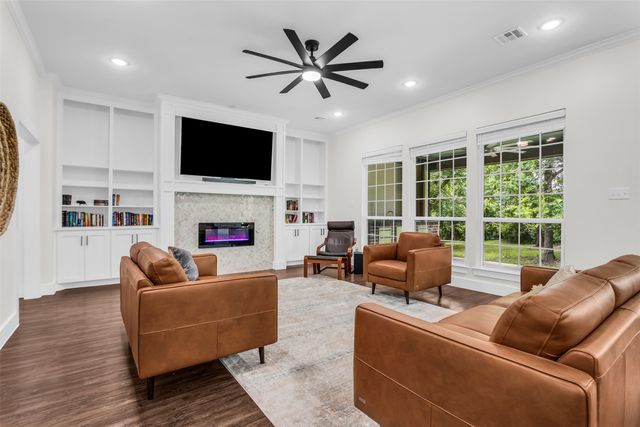 1028 W Day Street, Denison, TX 75020