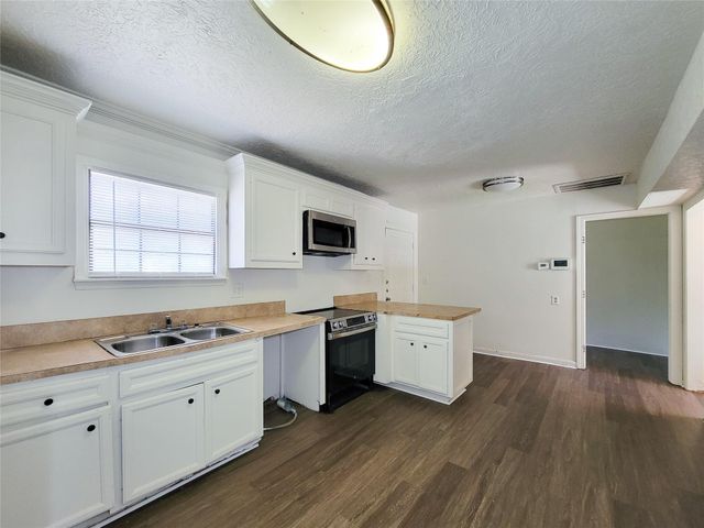 213 Miriam, Baytown, TX 77520