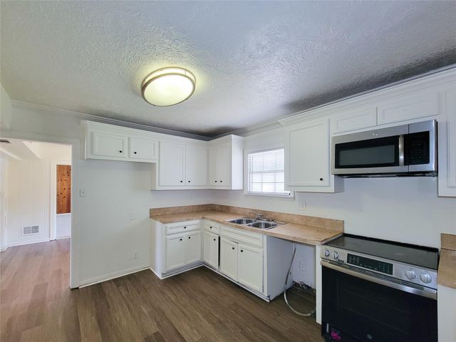 213 Miriam, Baytown, TX 77520