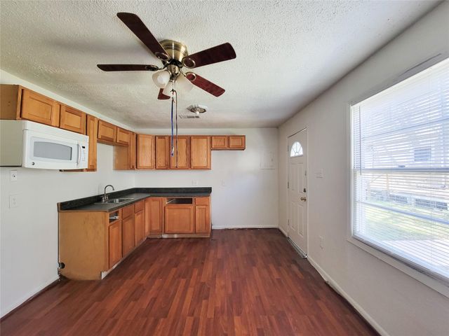 213 Miriam, Baytown, TX 77520