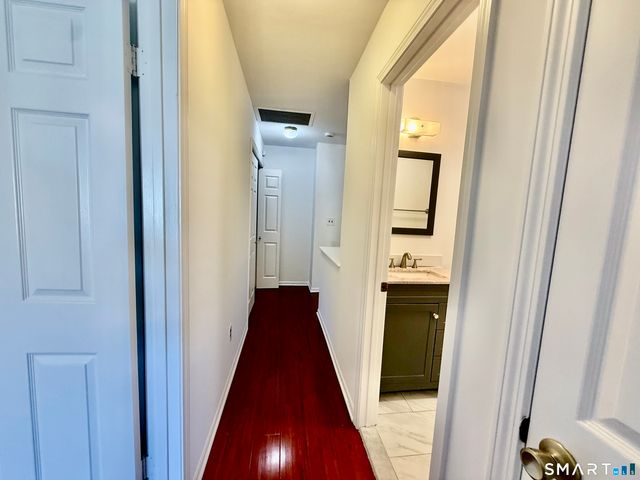 1 Valley Road 205, Stamford, CT 06902