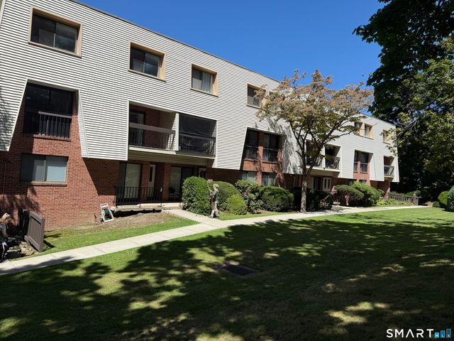 1 Valley Road 205, Stamford, CT 06902