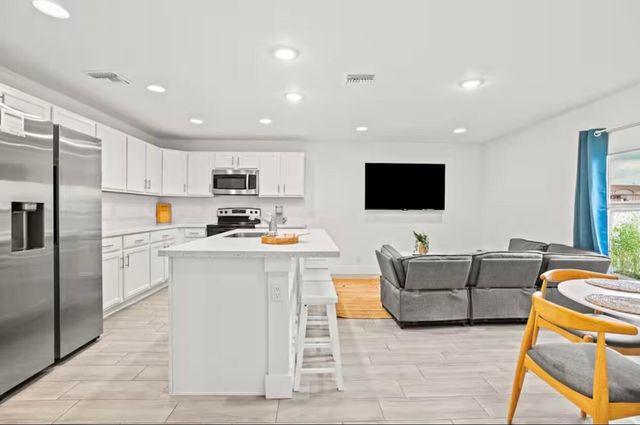 565 Lilac Court, West Palm Beach, FL 33407