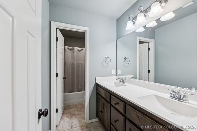 20714 E 34th Place S, Broken Arrow, OK 74014