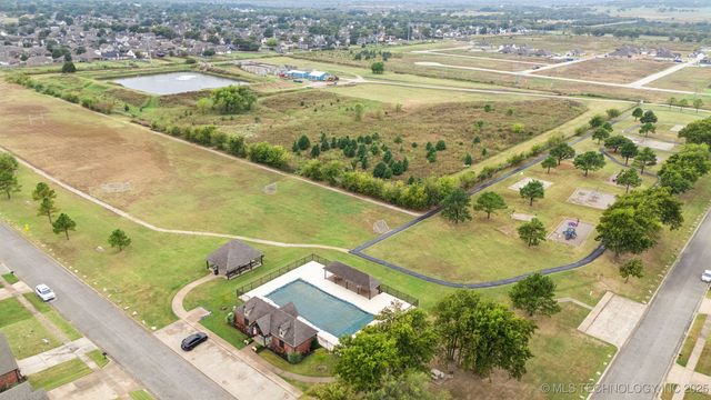 20714 E 34th Place S, Broken Arrow, OK 74014