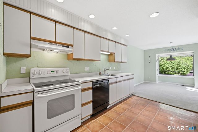 15 Thistle Way B, East Windsor, CT 06016