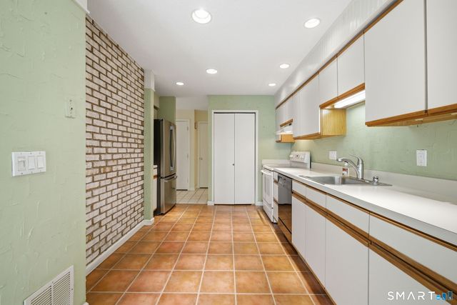 15 Thistle Way B, East Windsor, CT 06016
