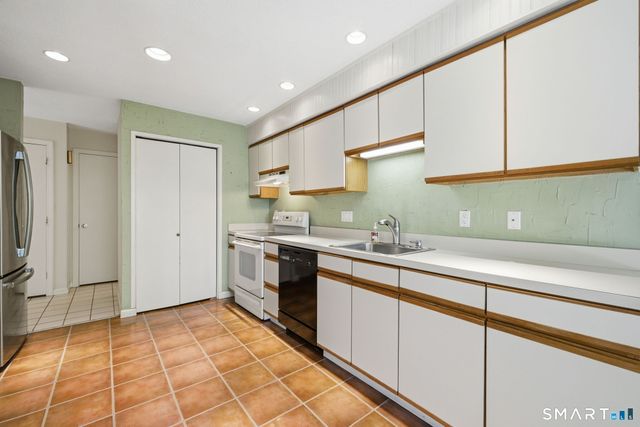 15 Thistle Way B, East Windsor, CT 06016