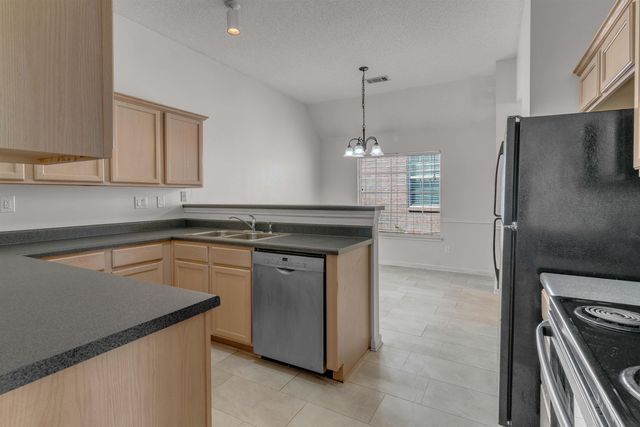 1059 CROSS MEADOW RD, Cordova, TN 38018