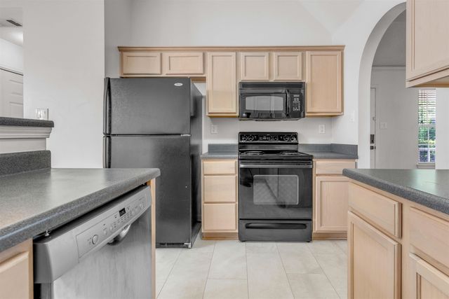 1059 CROSS MEADOW RD, Cordova, TN 38018