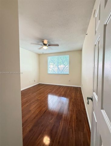 7940 N Nob Hill Rd 204, Tamarac, FL 33321