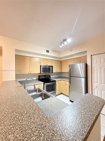 7940 N Nob Hill Rd 204, Tamarac, FL 33321