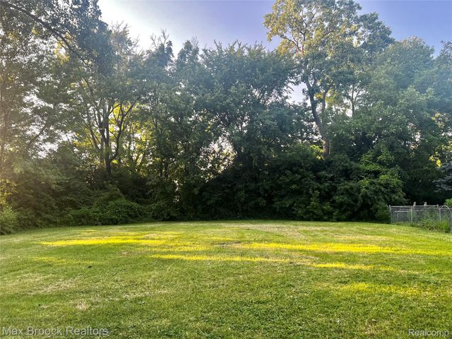 2103 Virginia Drive, Troy, MI 48083