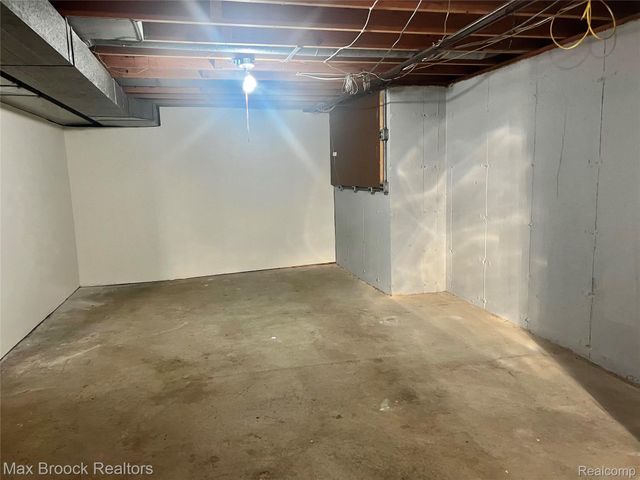 2103 Virginia Drive, Troy, MI 48083