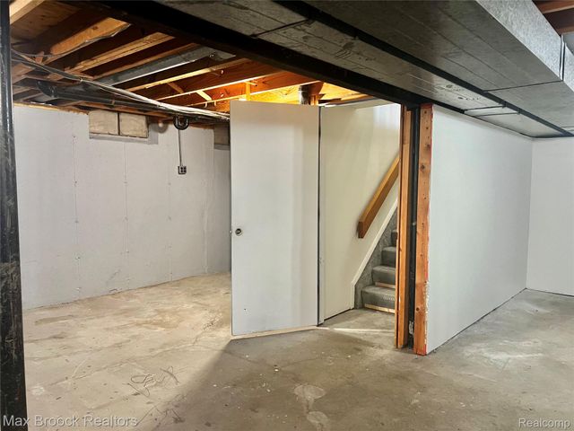 2103 Virginia Drive, Troy, MI 48083