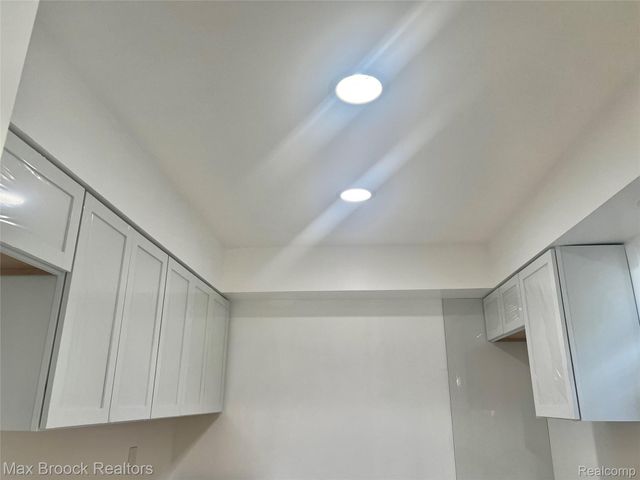 2103 Virginia Drive, Troy, MI 48083
