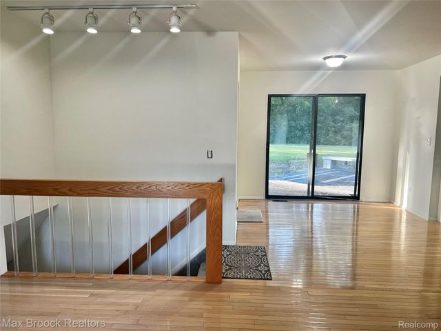 2103 Virginia Drive, Troy, MI 48083