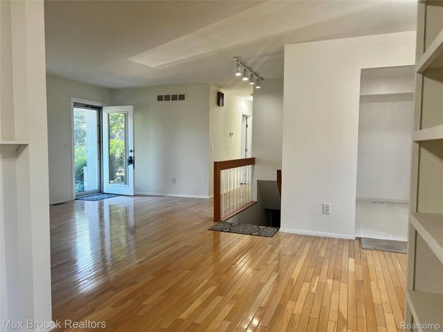 2103 Virginia Drive, Troy, MI 48083