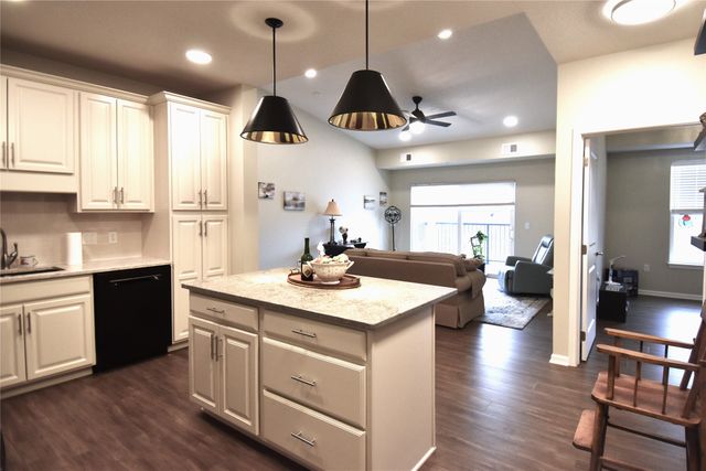 1427 34th Avenue SW 204, Altoona, IA 50009