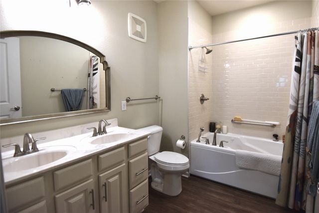 1427 34th Avenue SW 204, Altoona, IA 50009