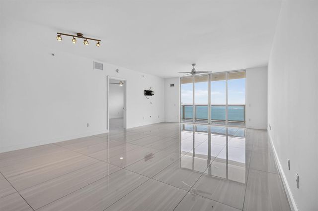 2650 Lake Shore Drive 1005, Riviera Beach, FL 33404