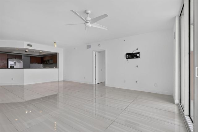2650 Lake Shore Drive 1005, Riviera Beach, FL 33404
