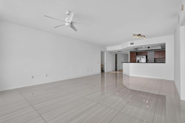2650 Lake Shore Drive 1005, Riviera Beach, FL 33404