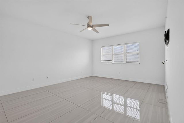 2650 Lake Shore Drive 1005, Riviera Beach, FL 33404