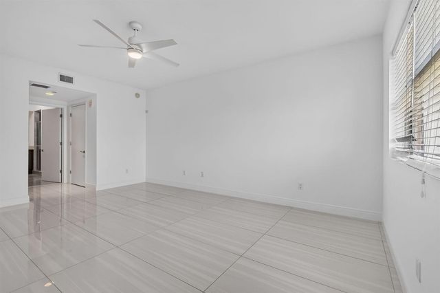 2650 Lake Shore Drive 1005, Riviera Beach, FL 33404