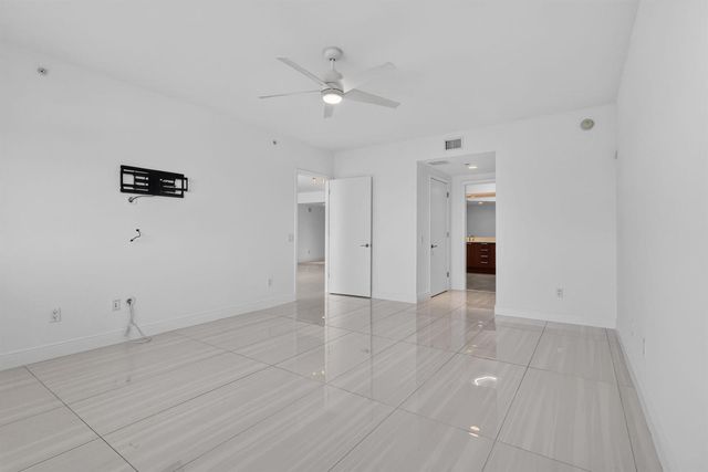 2650 Lake Shore Drive 1005, Riviera Beach, FL 33404