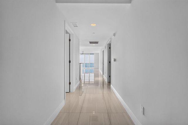 2650 Lake Shore Drive 1005, Riviera Beach, FL 33404