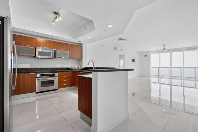 2650 Lake Shore Drive 1005, Riviera Beach, FL 33404