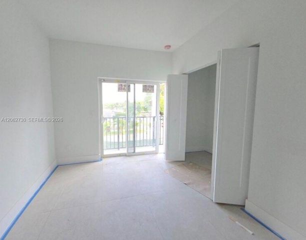 394 NE 174th St, North Miami Beach, FL 33162