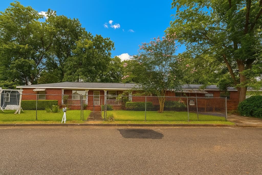 808 Monroe, Dothan, AL 36303