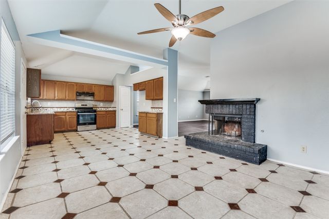 1004 Eagle Drive, Desoto, TX 75115