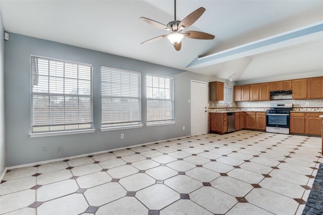 1004 Eagle Drive, Desoto, TX 75115