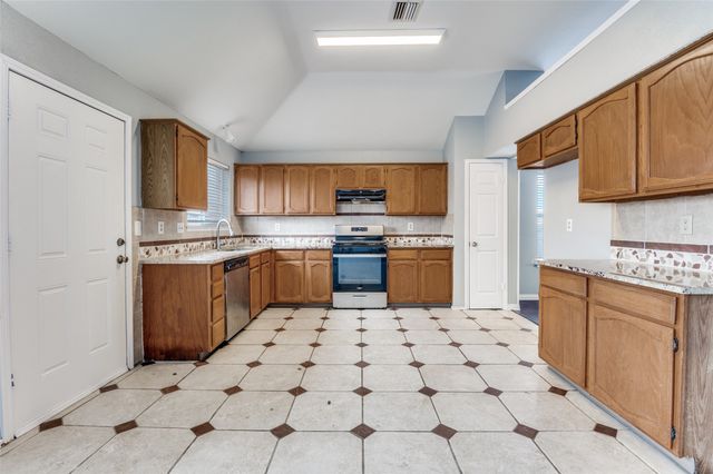 1004 Eagle Drive, Desoto, TX 75115