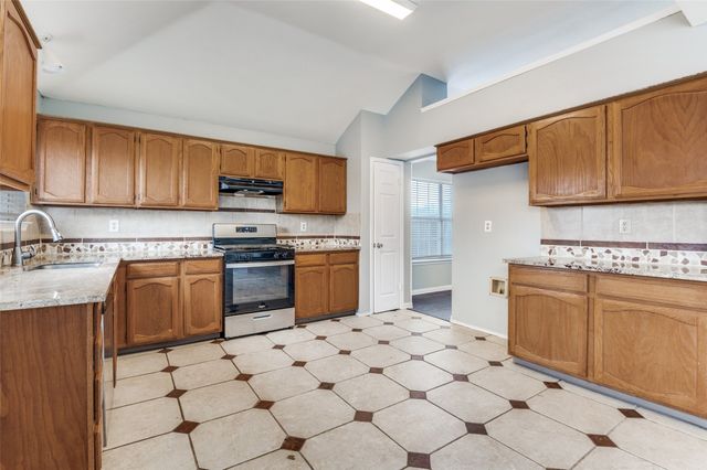 1004 Eagle Drive, Desoto, TX 75115