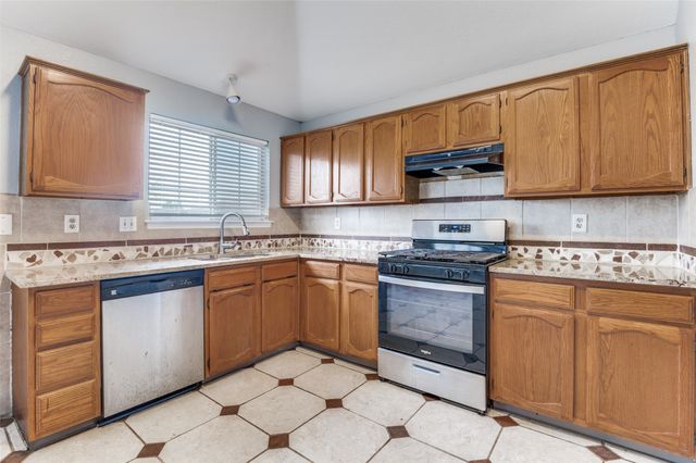 1004 Eagle Drive, Desoto, TX 75115