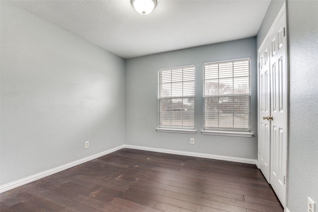 1004 Eagle Drive, Desoto, TX 75115