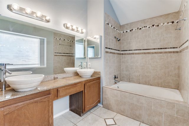 1004 Eagle Drive, Desoto, TX 75115