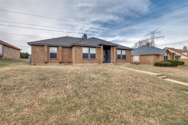 1004 Eagle Drive, Desoto, TX 75115