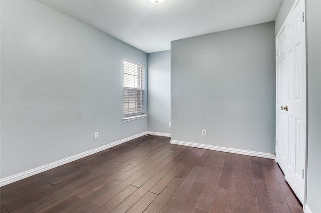 1004 Eagle Drive, Desoto, TX 75115