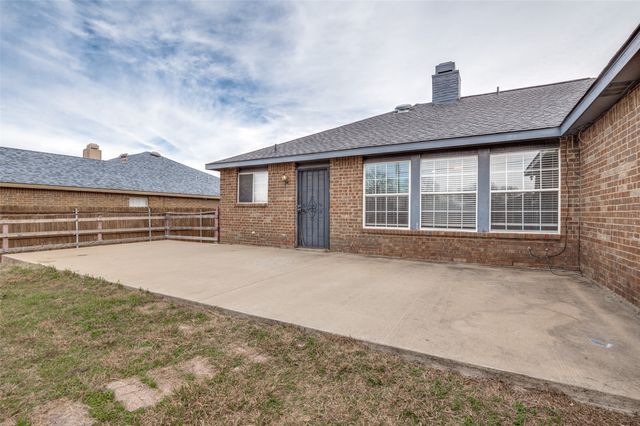 1004 Eagle Drive, Desoto, TX 75115