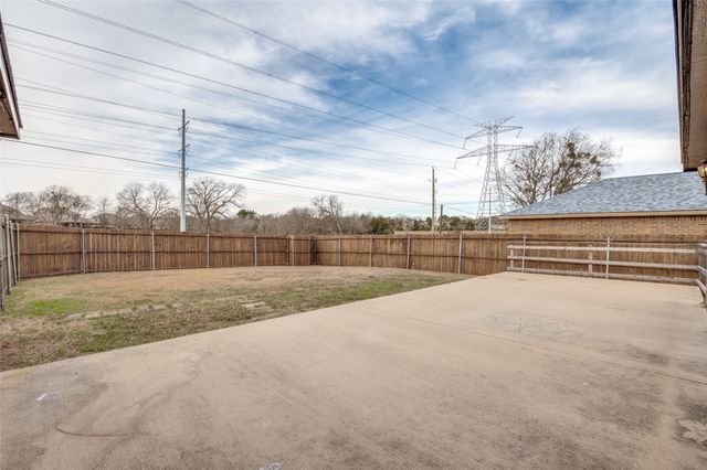 1004 Eagle Drive, Desoto, TX 75115