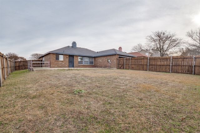 1004 Eagle Drive, Desoto, TX 75115