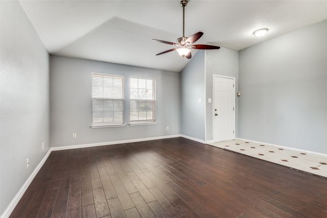 1004 Eagle Drive, Desoto, TX 75115