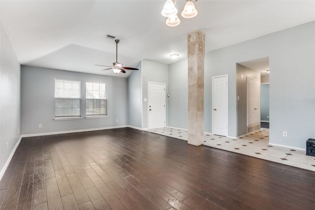 1004 Eagle Drive, Desoto, TX 75115