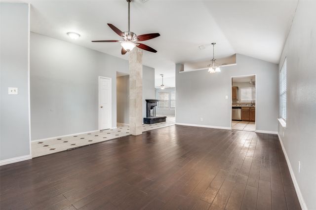 1004 Eagle Drive, Desoto, TX 75115