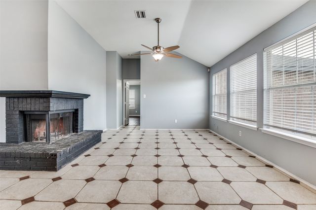 1004 Eagle Drive, Desoto, TX 75115